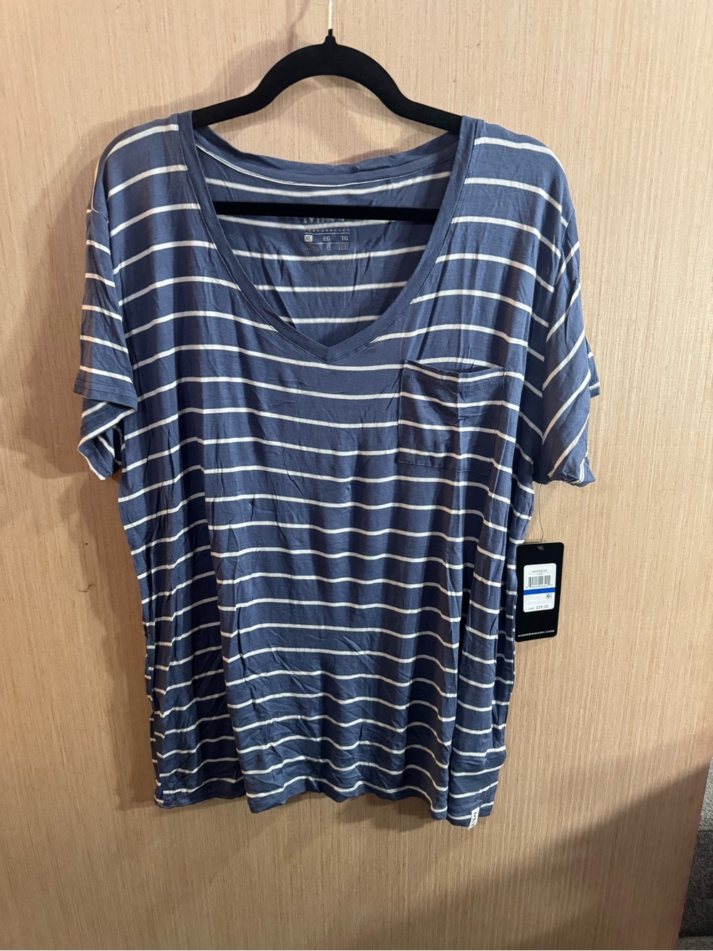 Andrew Marc Blue and White Striped V-Neck Pocket Tee Size XL NWT